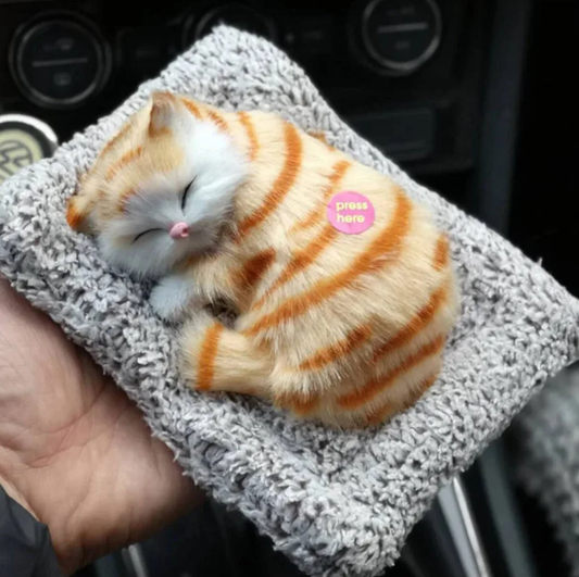 Dokununca Miyavlayan Mini Peluş Kedi – Sıradan Dekor Değil, Karakter Detayı